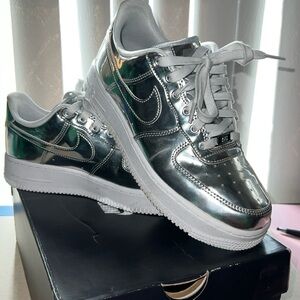 Women’s silver Air Force 1 size 8